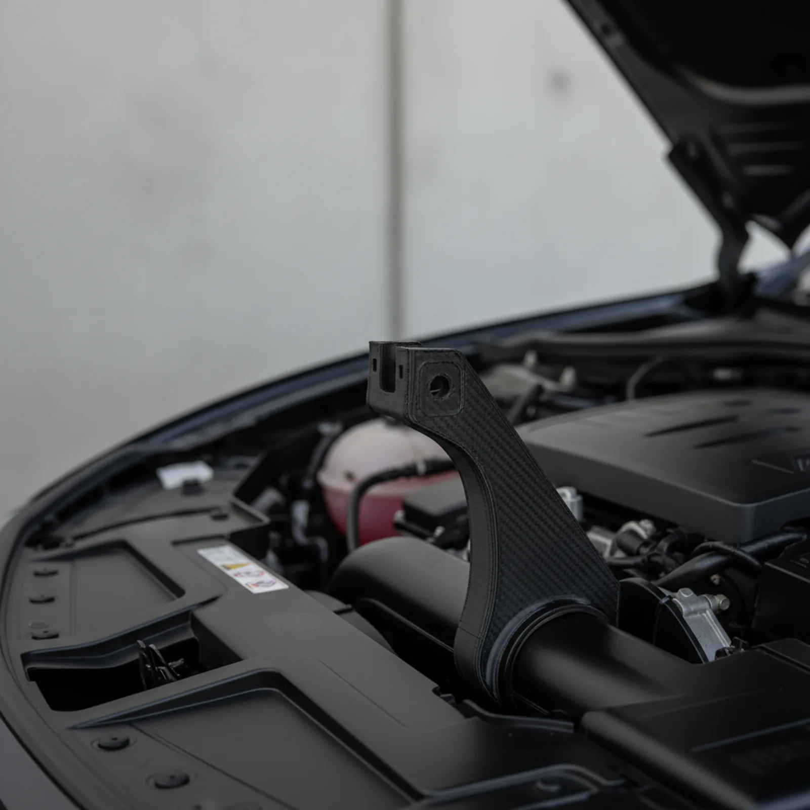 Heat-resistant 3D-printed under-bonnet bracket