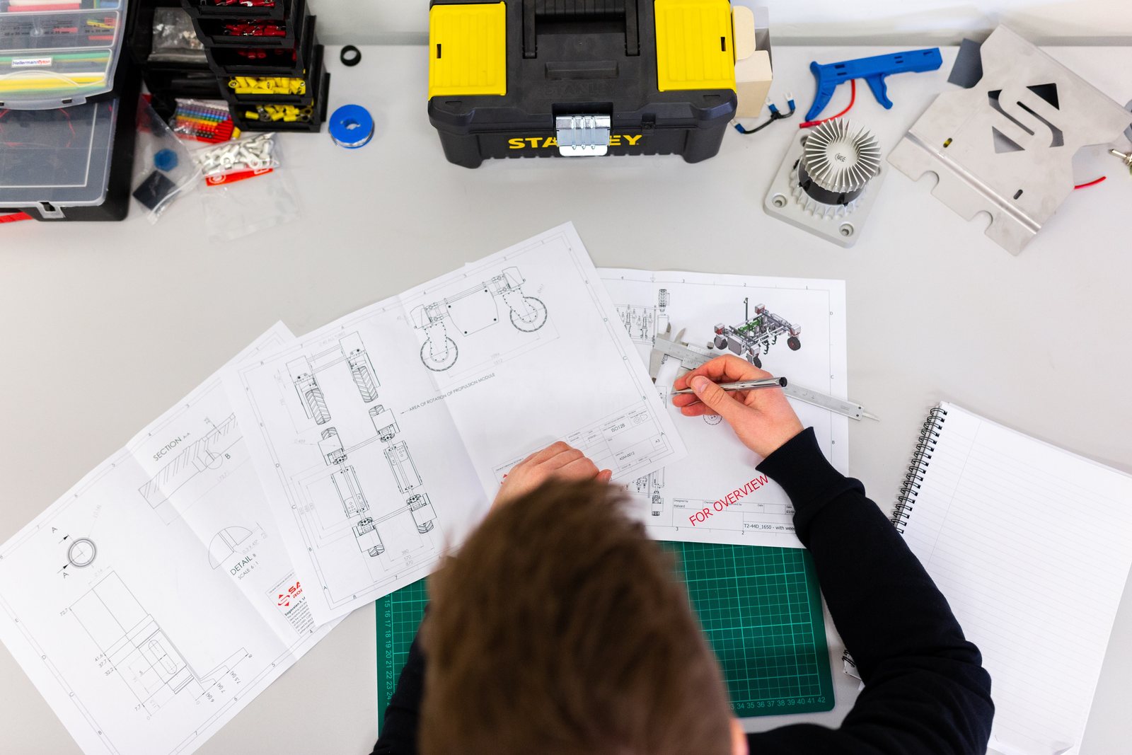 3DPE workshop bench · reverse-engineering an obsolete part from technical drawings with digital calipers on a cutting mat
